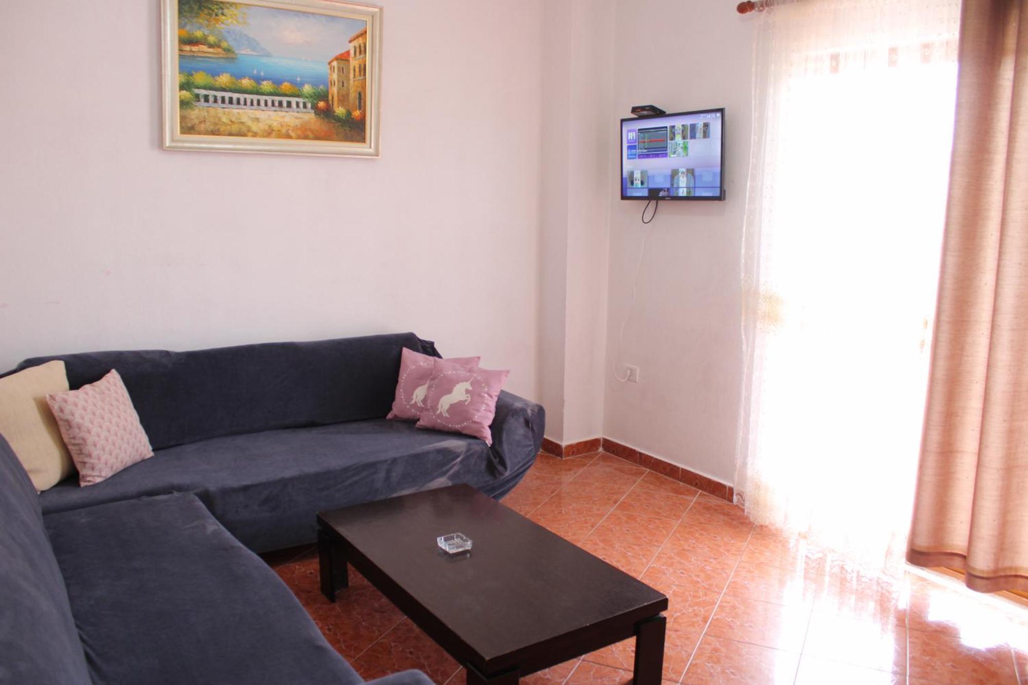 Crew Hostel Tirana Kültér fotó