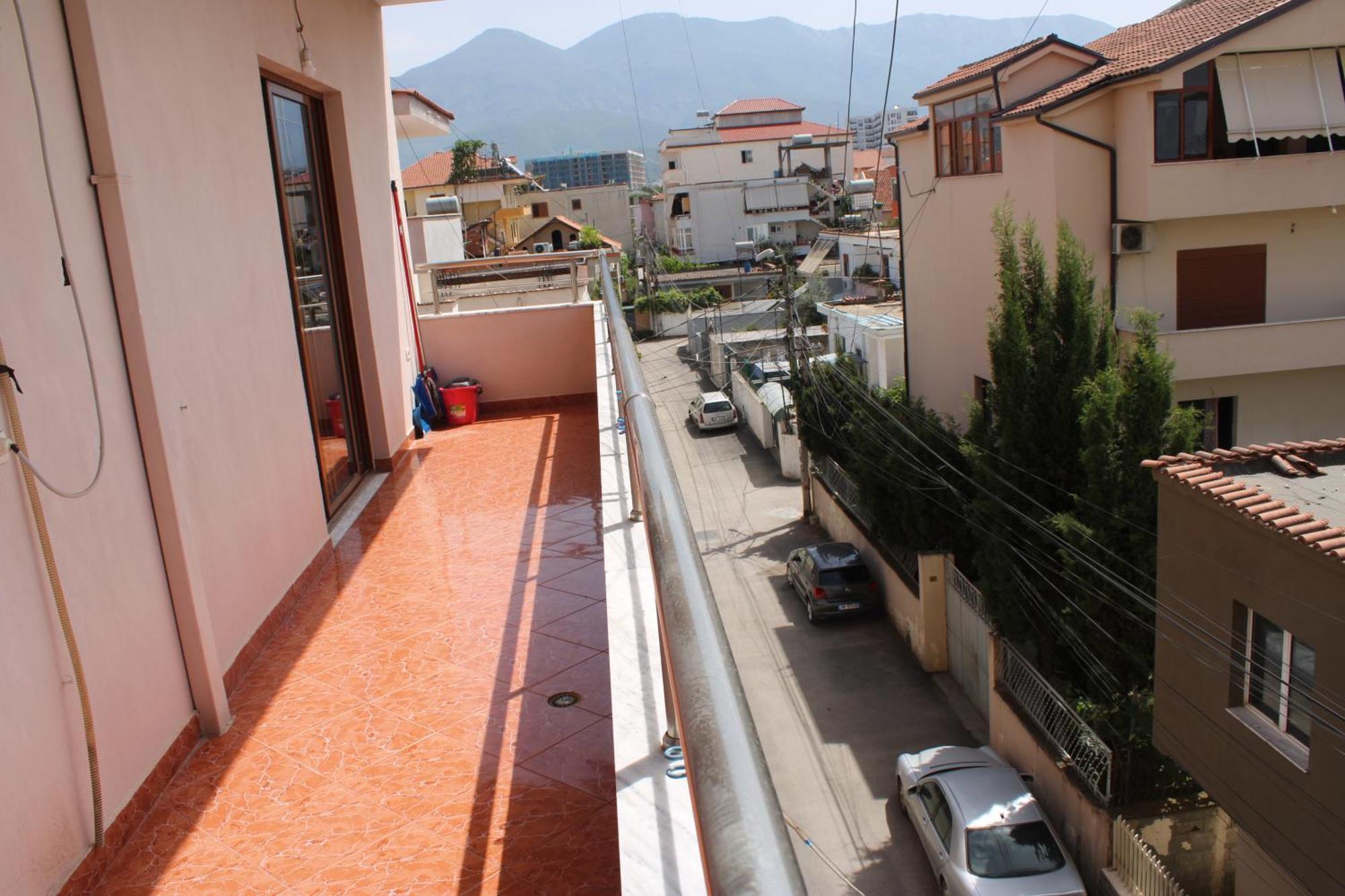 Crew Hostel Tirana Kültér fotó