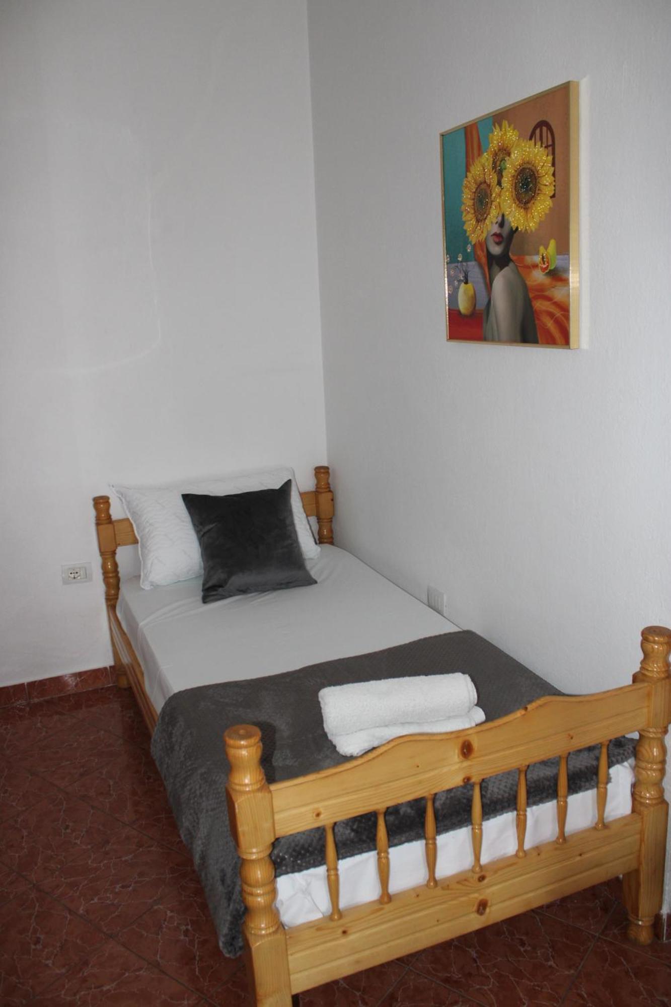 Crew Hostel Tirana Kültér fotó