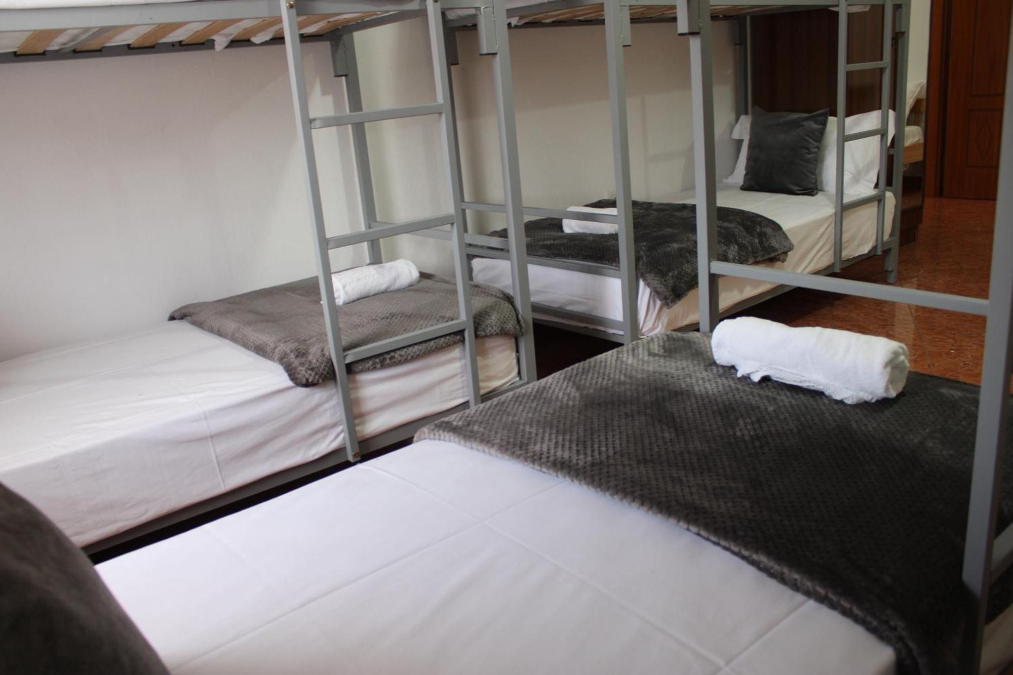 Crew Hostel Tirana Kültér fotó