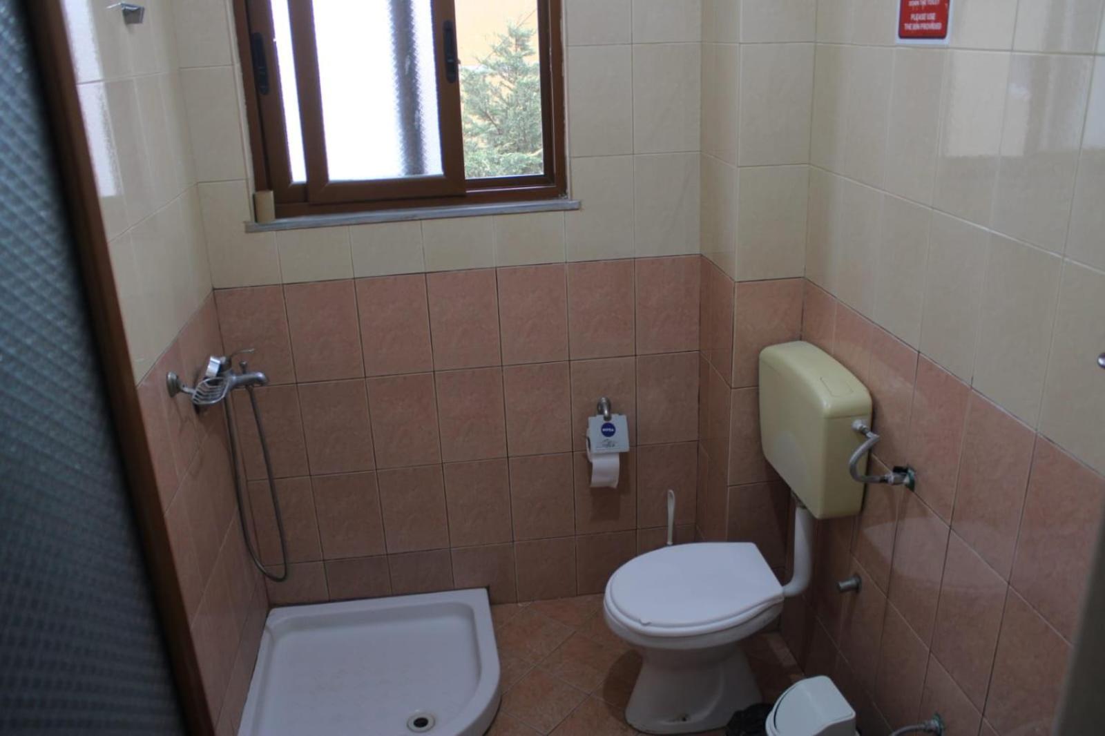 Crew Hostel Tirana Kültér fotó