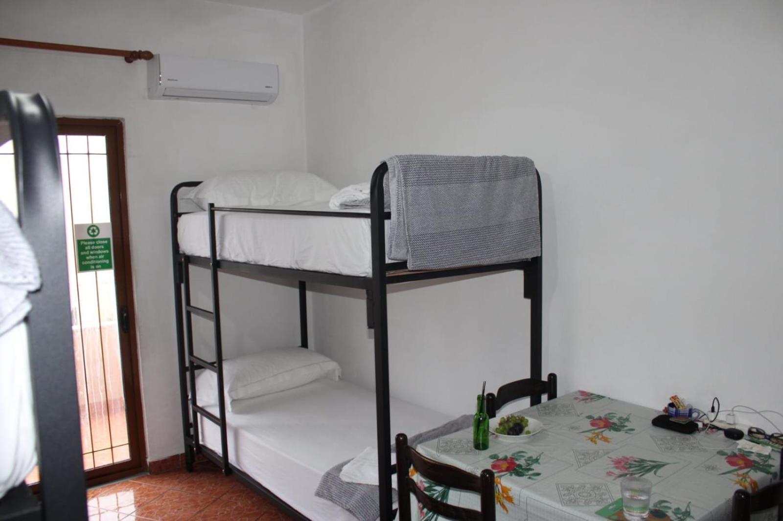 Crew Hostel Tirana Kültér fotó