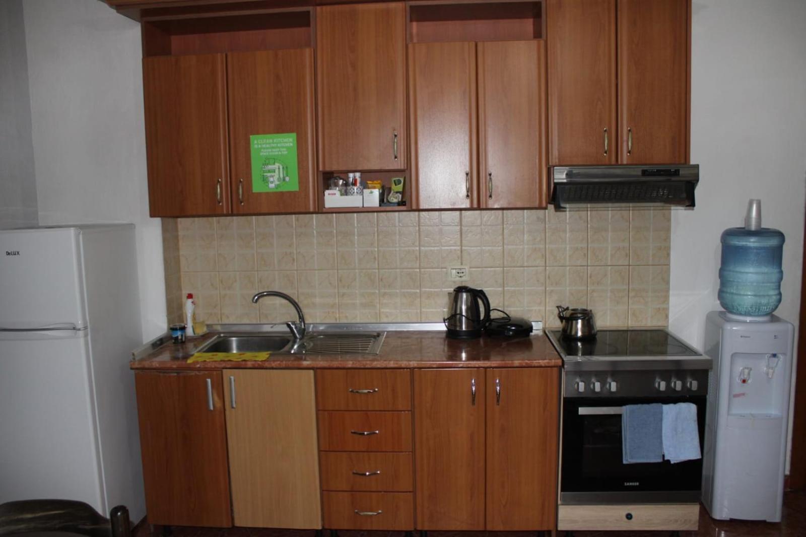 Crew Hostel Tirana Kültér fotó